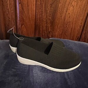 US Sports Comfort Black Stretchy Pull On Shoes, women’s size 9, new with tag